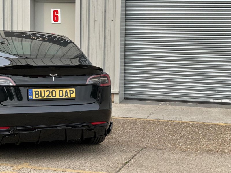 TESLA MODEL 3