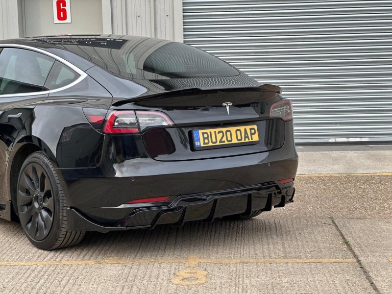 TESLA MODEL 3